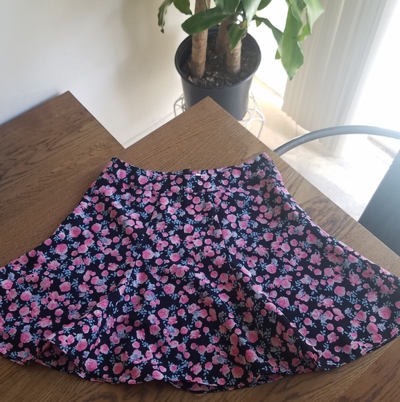 Floral Skirt - Picture 2 of 3